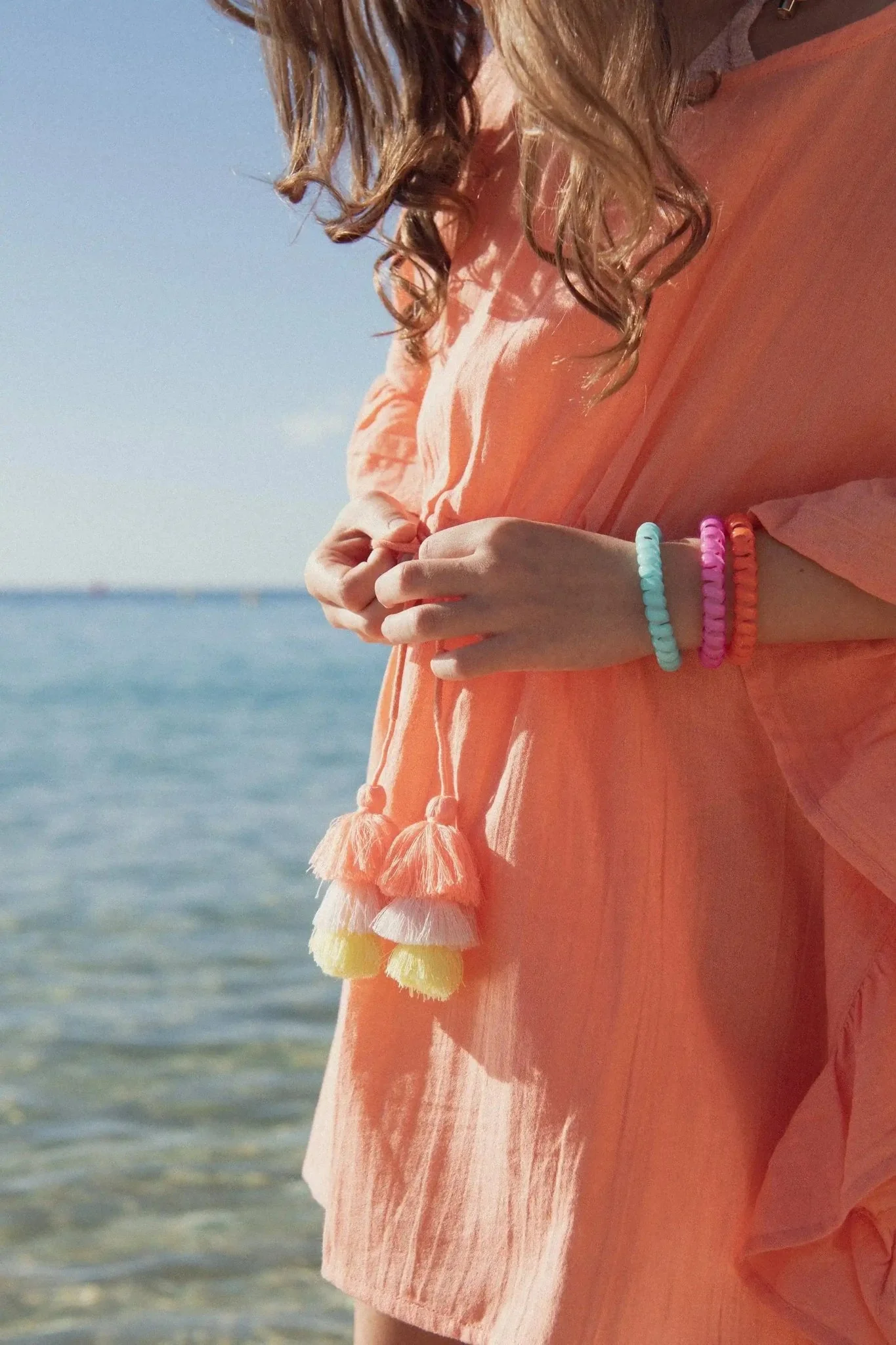 Caftan fille à pompons, néon corail | LEA - Image 3