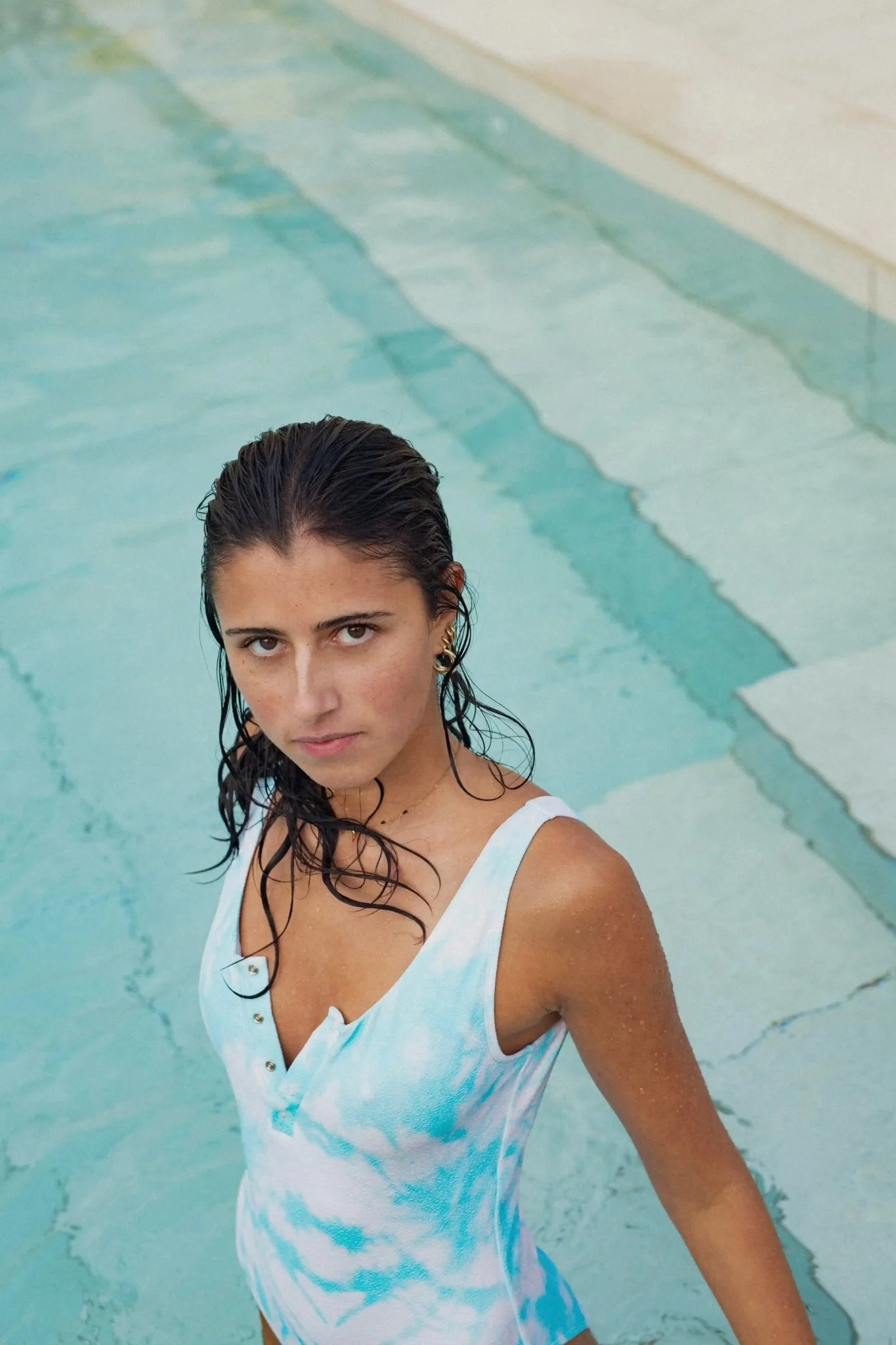 Maillot de bain une pièce anti UV fille, tie dye bleu | TAHAA 1P - Image 3